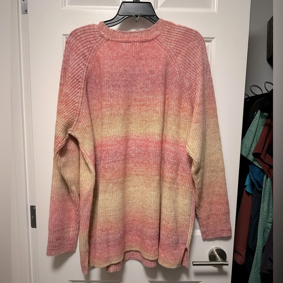 Market and Spruce Sweater - Picture 2 of 9